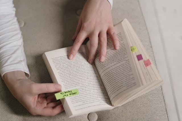 Закладка в книге на нужной странице